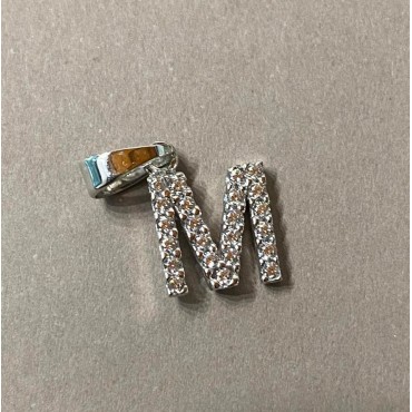 Ciondolo lettera M oro bianco zirconato